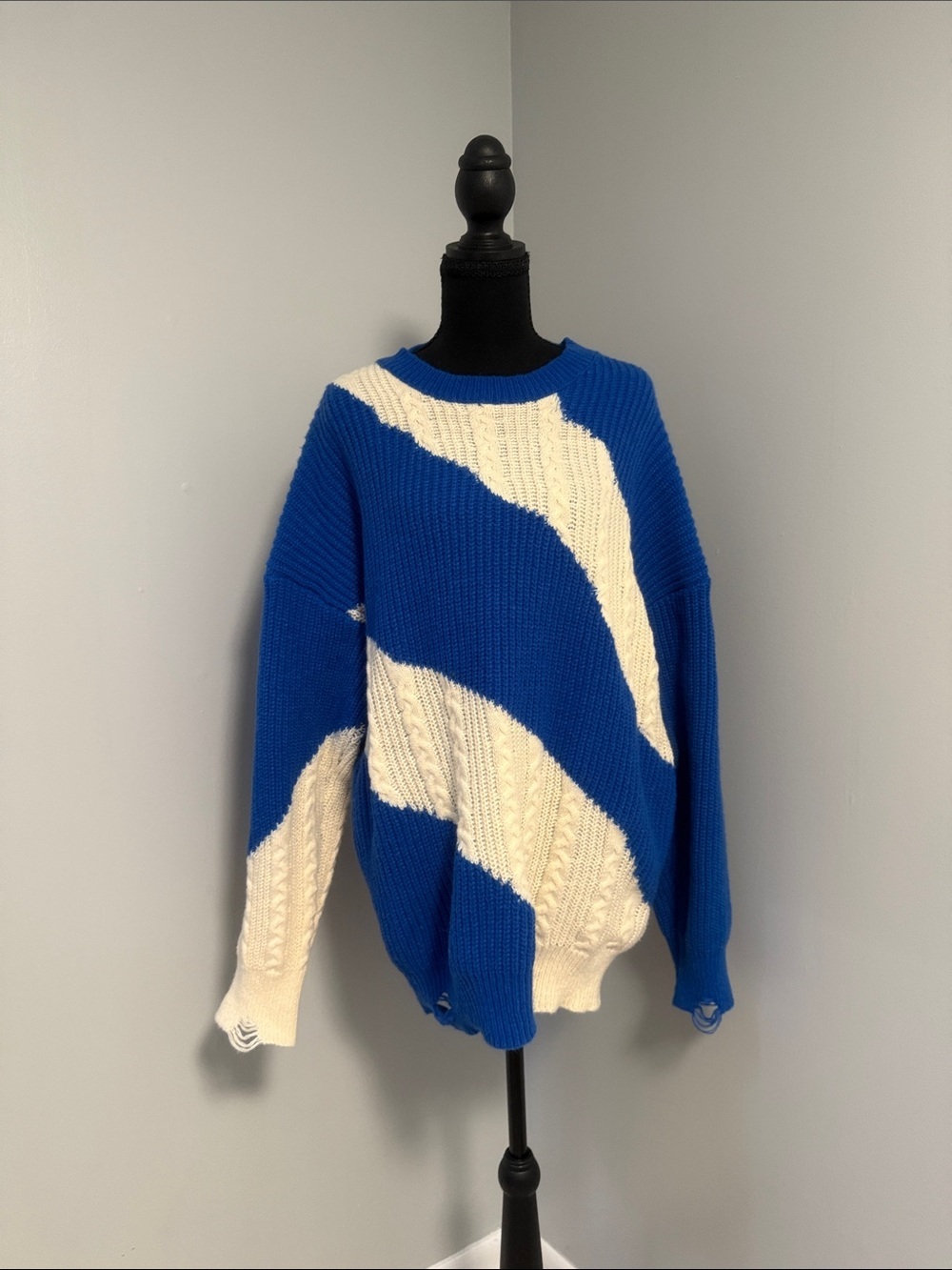 Aelfric Eden Blue & Cream Cable-Knit Crew Sweater